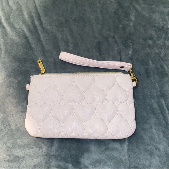 Betseyville Heart Quilted Tech Wristlet Crossbody - Picture 6 of 7